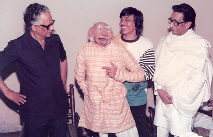 Bal Thackeray & R.K.Laxman with Ramdas Padhye