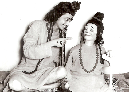Ventriloquist Ramdas Padhye performing on Doordarshan